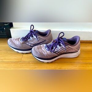 Purple Saucony women’s gym shoes, size 8.5